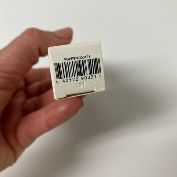 Rare Beauty Perfect Strokes Universal Volumizing Mascara Full Size .45oz/13.5ml - Picture 3 of 4